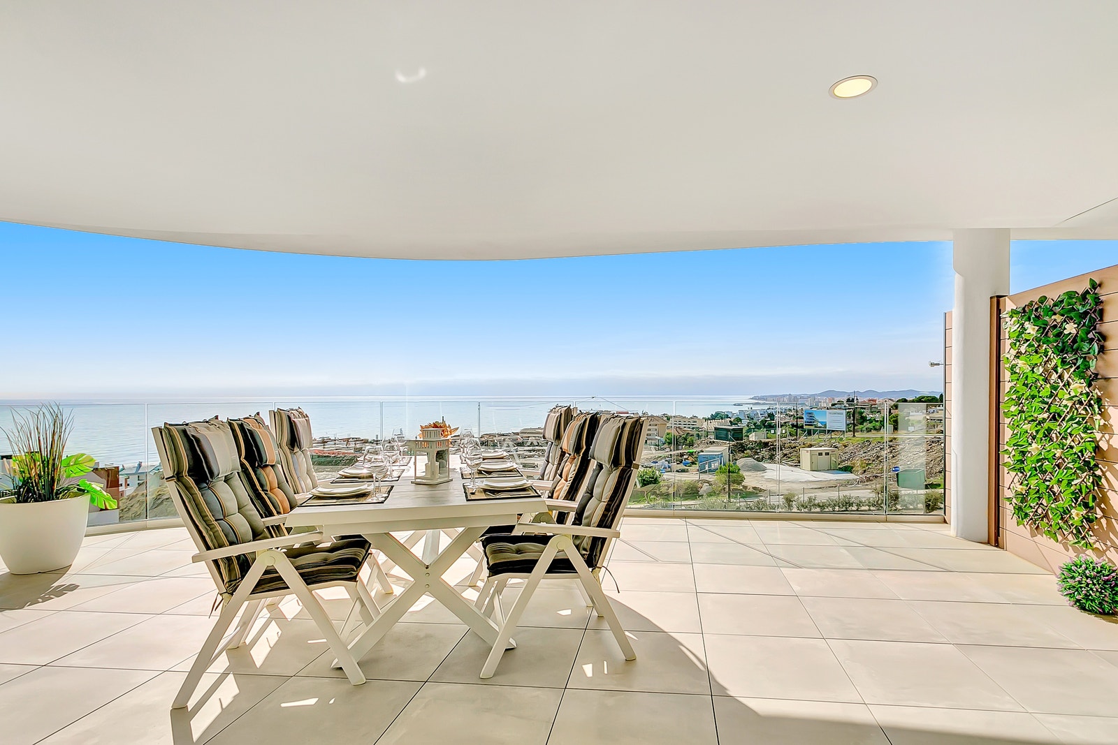 Det er utsikt inn til Fuengirola sentrum. Galleribilde