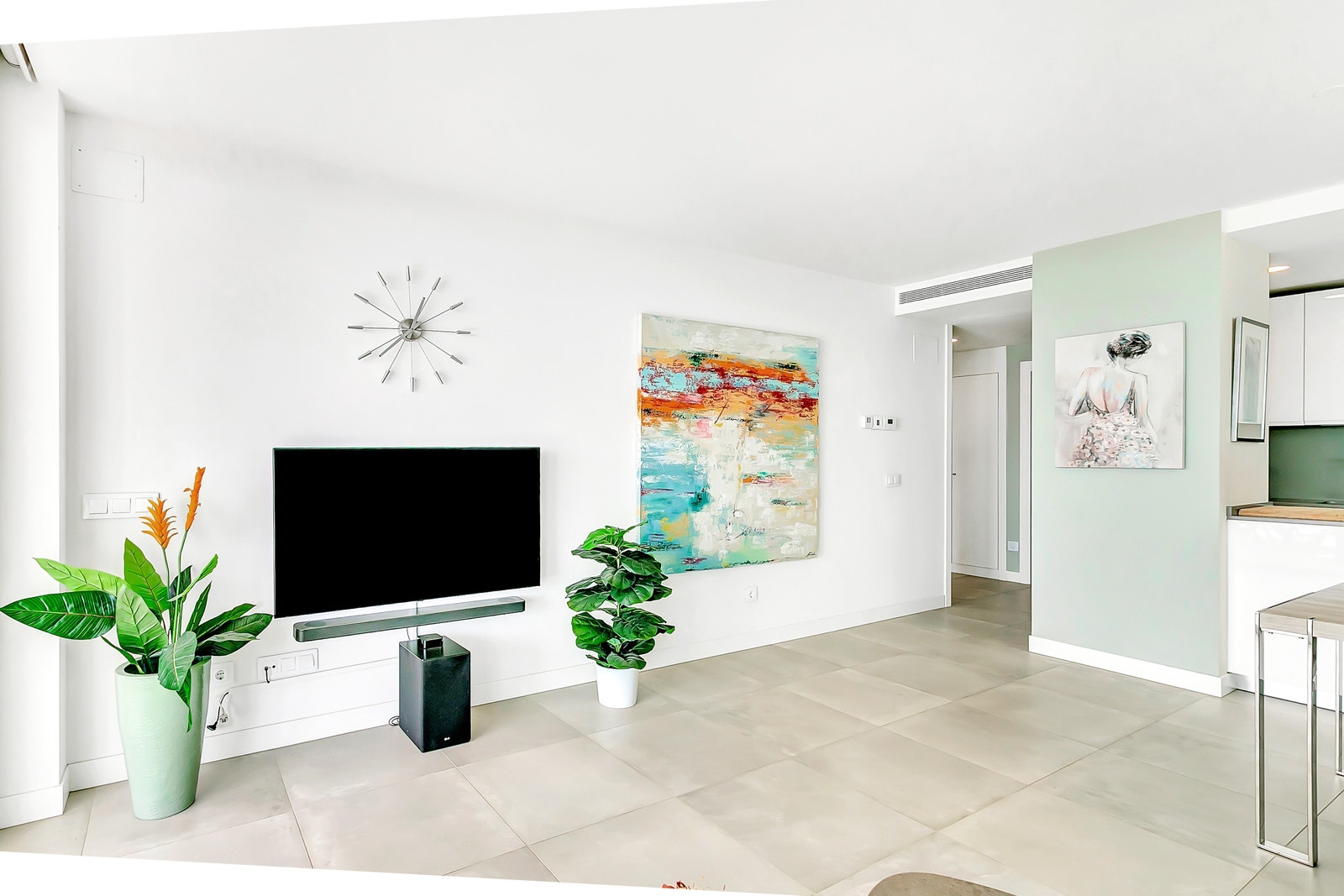 Alt av møbler, utstyr og interiør er inkludert. Galleribilde