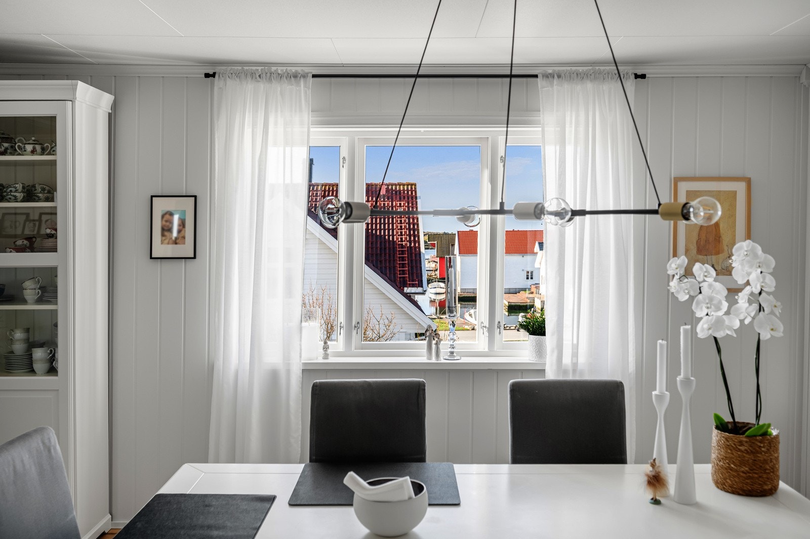 Detalj - spisegruppe. Galleribilde