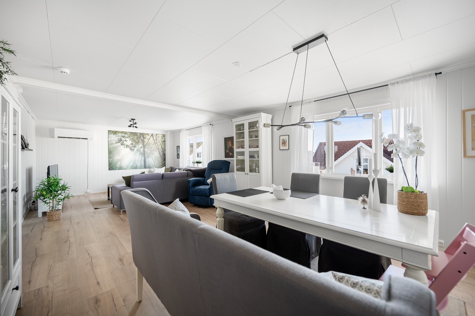 God plass til spisegruppe. Galleribilde