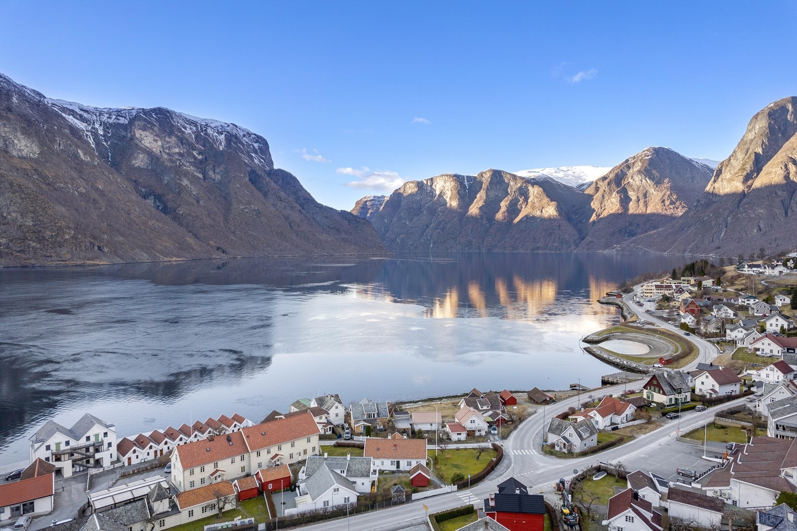 Regionen byr også på rike naturopplevingar med kort avstand til fjell og fjord der ein har høve til utfart heile året. Galleribilde