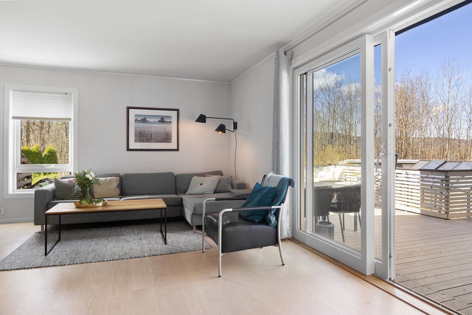 Boligen ble etterisolert, samt at det ble skiftet kledning, vinduer og skyvedør i 2020 Galleribilde