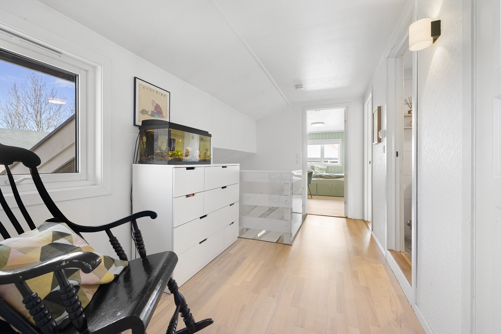 Velkommen opp i boligen 2. etasje, bestående av 3 soverom, bad og kott Galleribilde