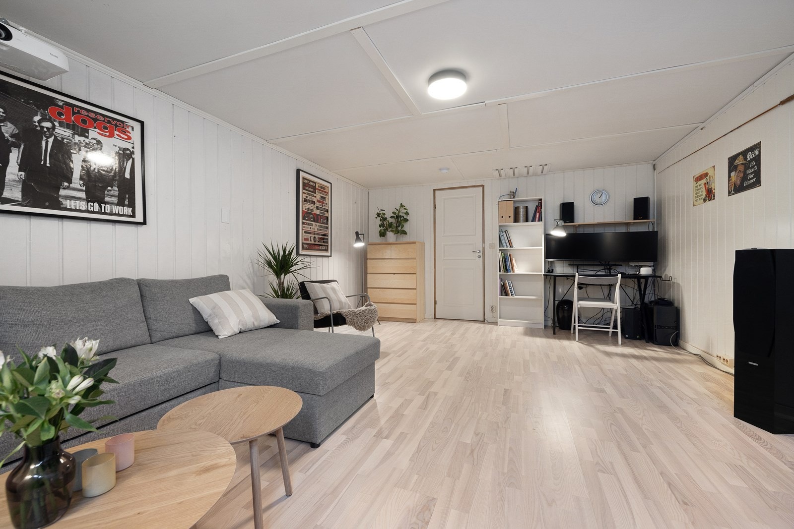 Kjellerstuen er et perfekt lekerom for barna, som ekstra TV-stue, hjemmekontor, gjesterom e.l. Galleribilde