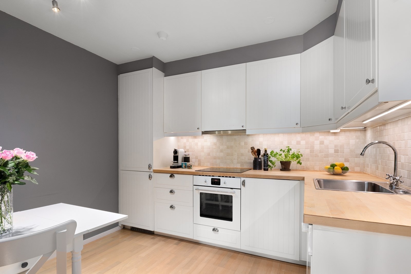 En moderne og arealeffektiv 2-roms i 1. etasje. Galleribilde