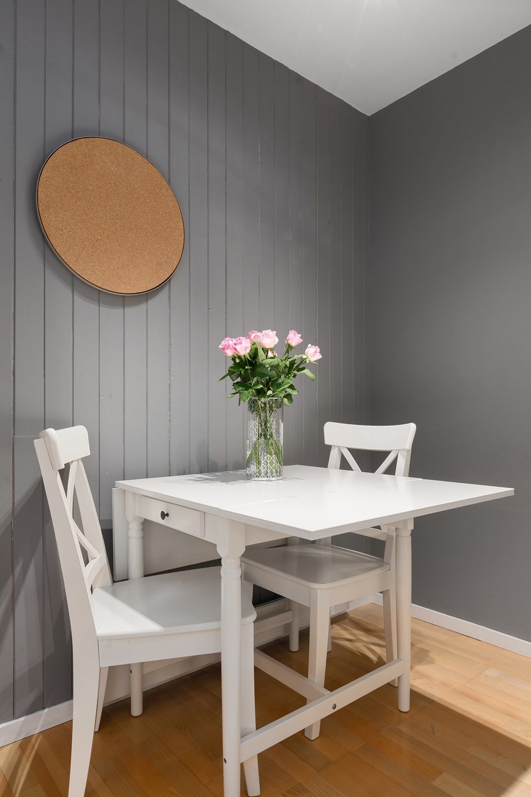 Spiseplass på kjøkkenet. Galleribilde