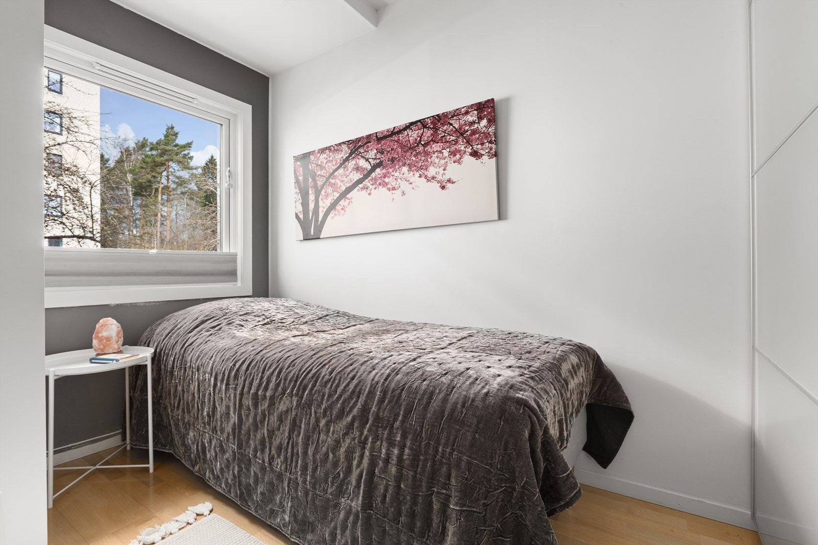 Lyst og luftig soverom. Galleribilde