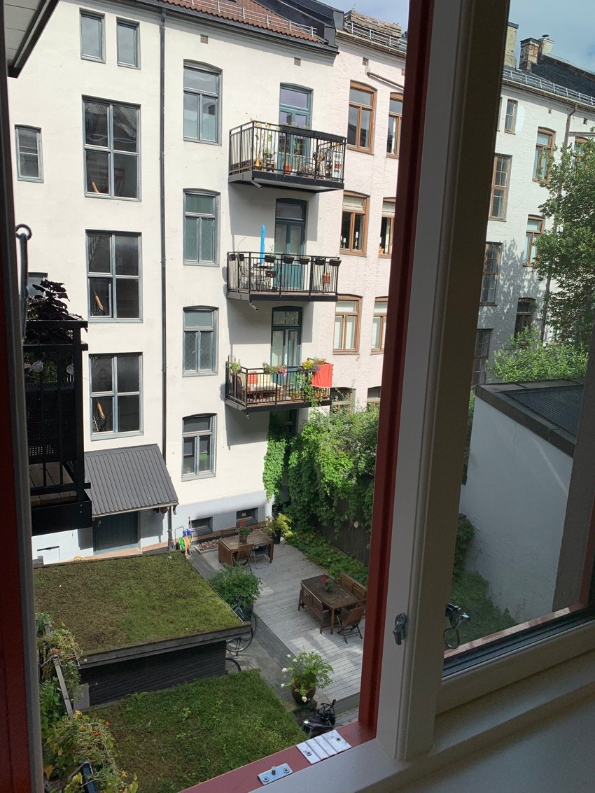 Soverommet vender ut mot rolig bakgård. Galleribilde