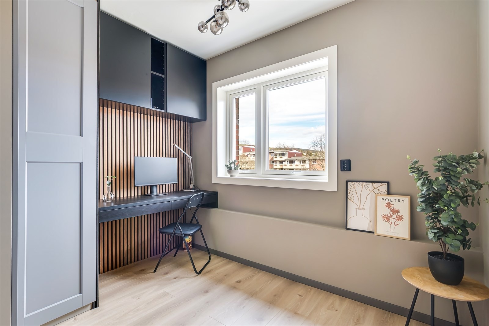 Soverom 2 er det som tidligere var kjøkken, og er noe mindre i størrelse og fungerer ypperlig som barnerom, gjesterom eller kontor - eller en kombinasjon av disse. Galleribilde