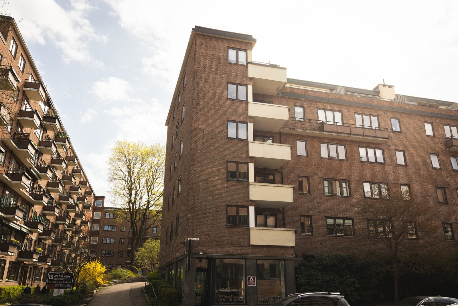 Aksjelaget består av 179 leiligheter og ligger mellom gatene Industrigata, Dunkers gt, Holmboes gt og Majorstuveien. Galleribilde