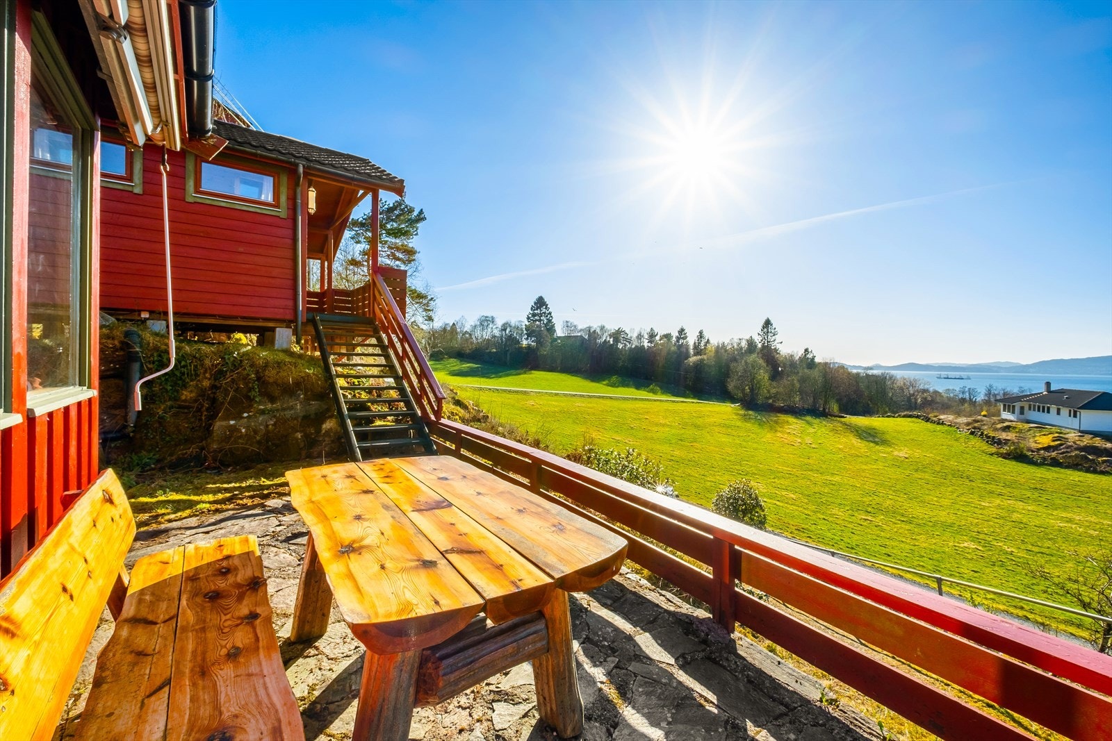 Vi tar turen opp til annekset. Galleribilde