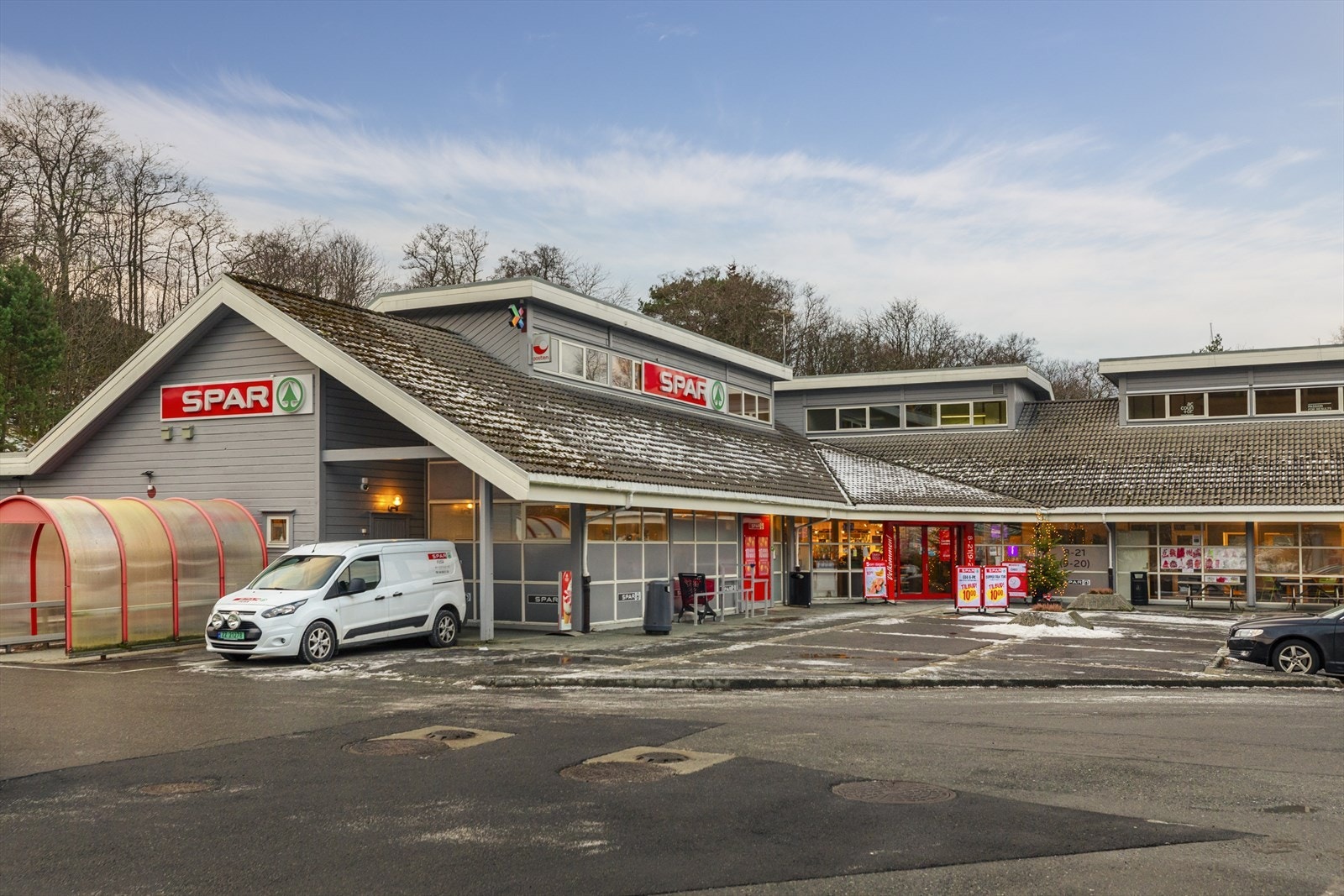 Kun en kort 5 minutters kjøretur unna ligger Spar Fusa. Galleribilde