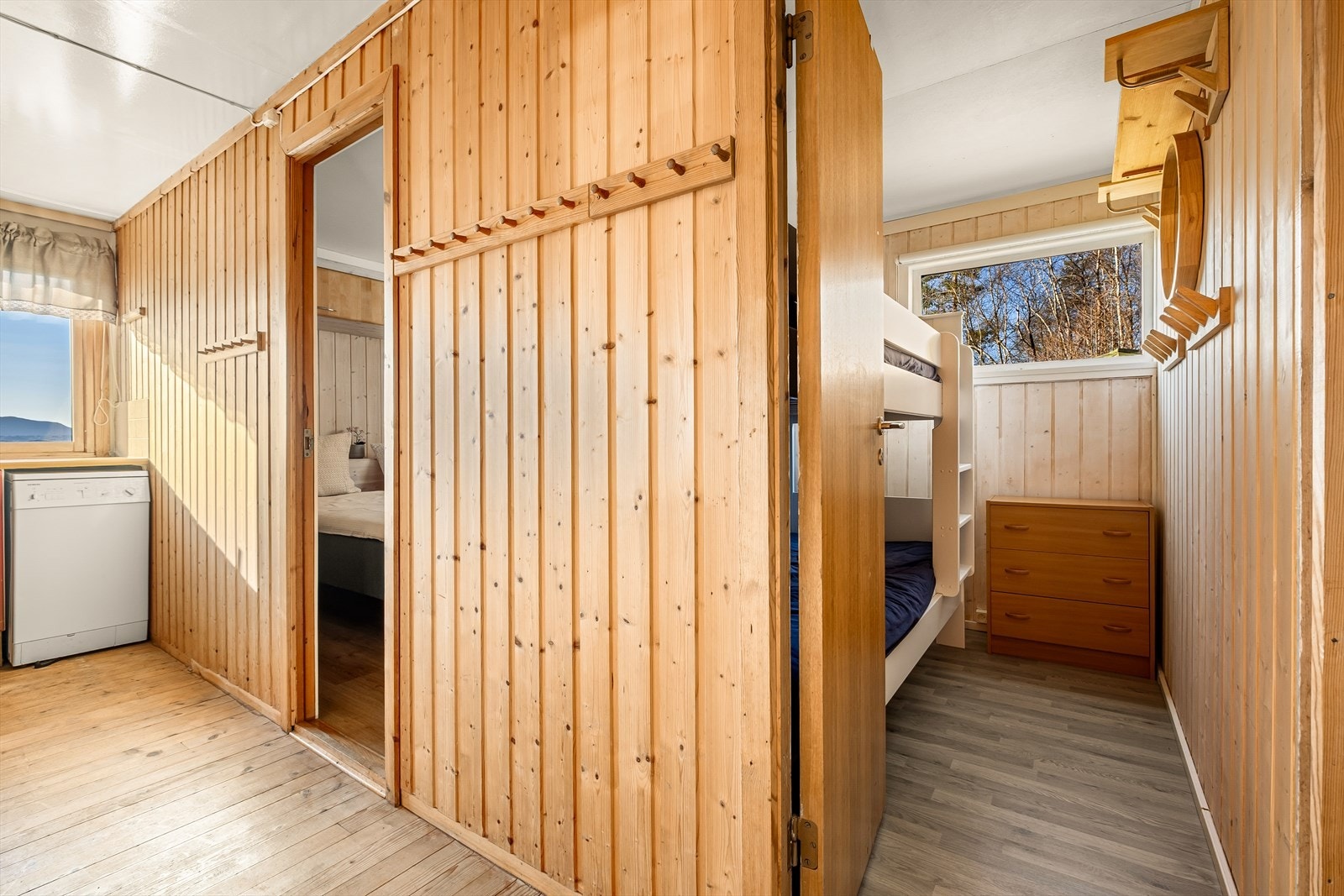 Rett ved siden av finnes hyttens soverom nr. 2. Galleribilde