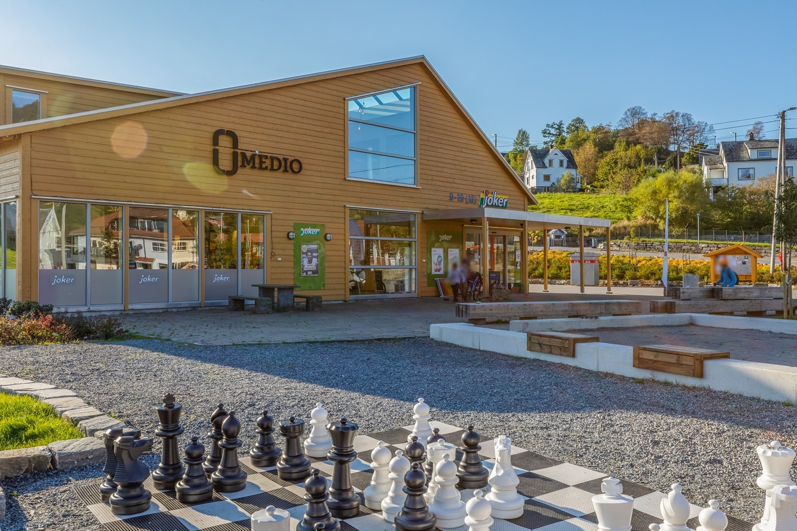 Ellers er det ca. 10 min til Strandvik og 20 min til Eikelandsosen. Galleribilde