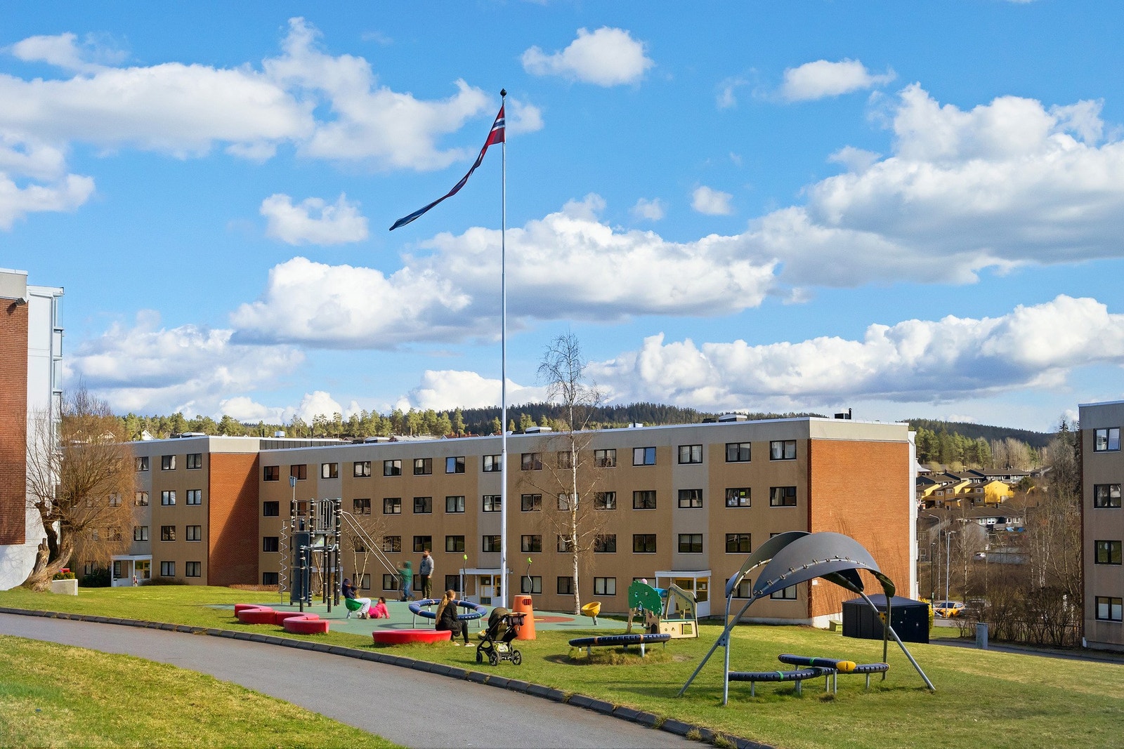 Borettslaget består av 228 andelsboliger, fordelt på 3 bygninger. Galleribilde