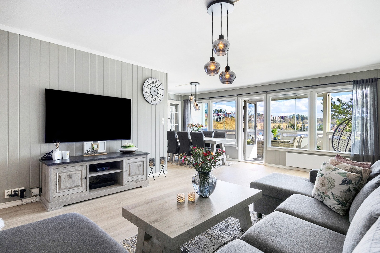 Ali Hashmi v/EIE eiendomsmegling har gleden av å presentere Tulipanveien 30 - en attraktiv og innholdsrik 4-roms med sentral beliggenhet! Galleribilde