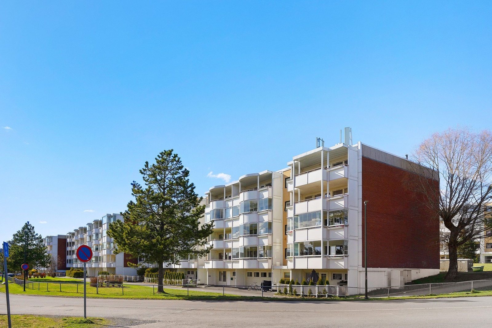 Leiligheten ligger i byggets 1. etasje. Galleribilde