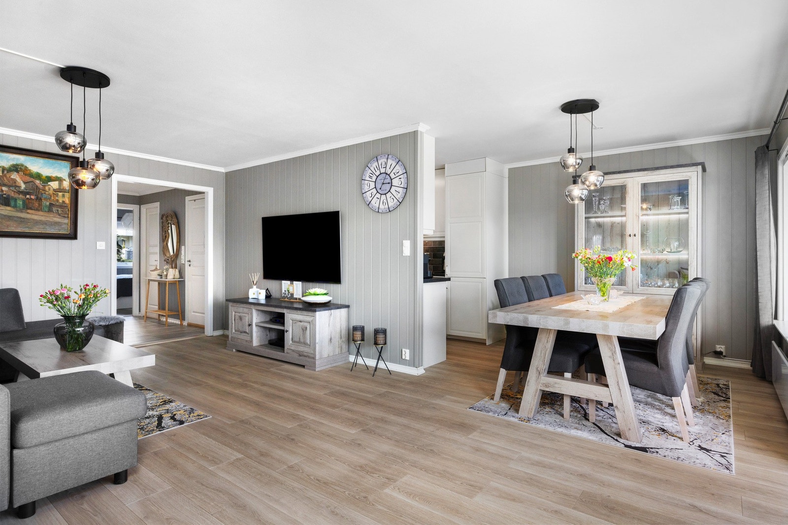 Kjøkkenet ligger delvis adskilt fra stuen. Galleribilde