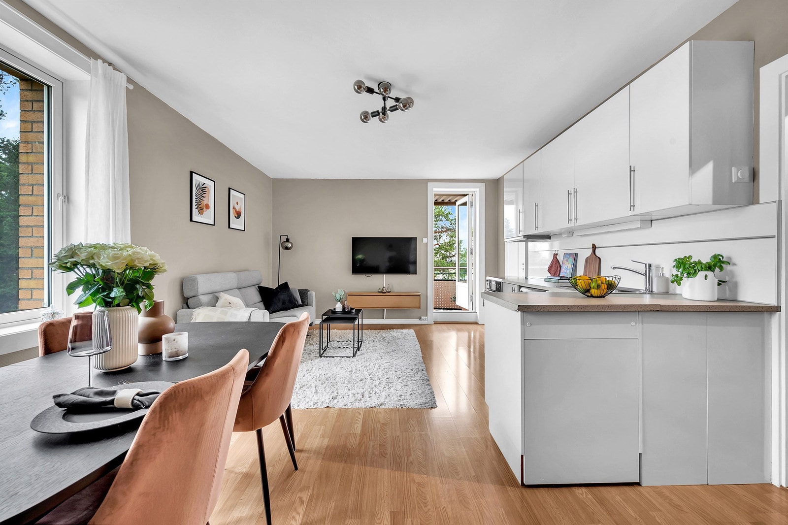 Lys 2-roms topp- og hjørneleilighet på attraktive Lambertseter. Galleribilde