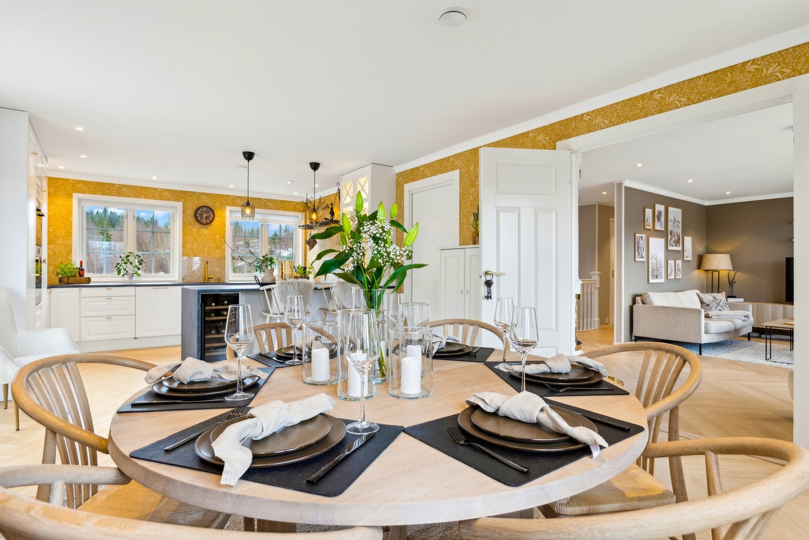 Samle familien, legg bort mobilen. Nyt tilværelsen i et nytt og lekkert hjem. Galleribilde