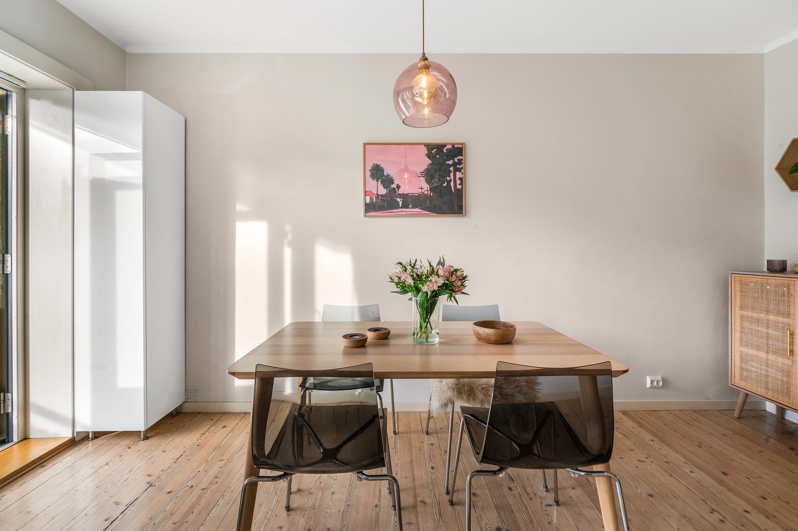 Her har du fine muligheter for å invitere venner og familie på middagsselskaper. Galleribilde