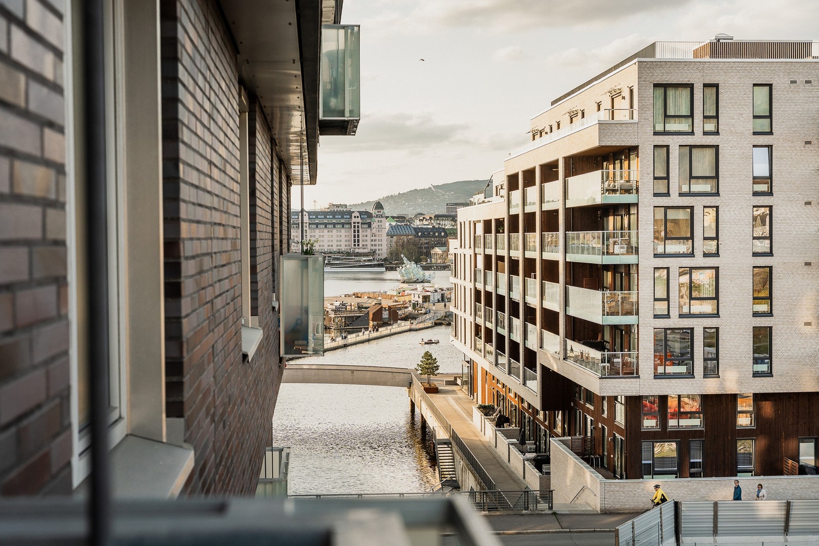 Et rolig sted for morgenkaffen eller en liten pause i frisk luft. Galleribilde