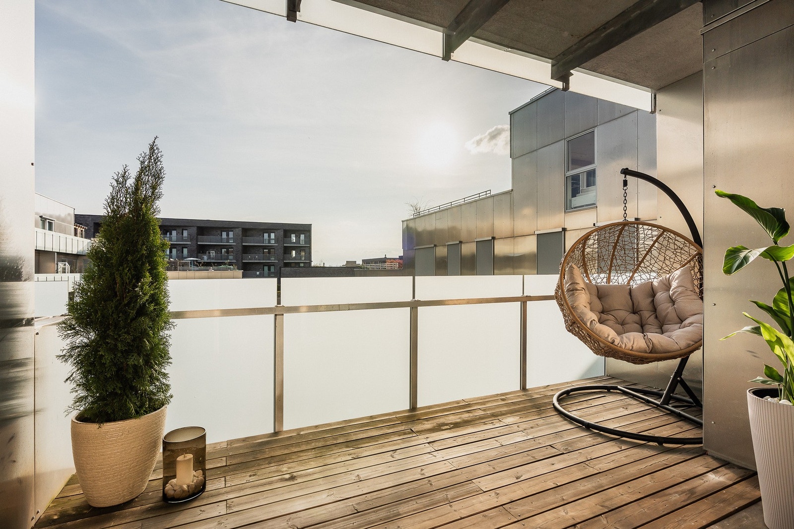 Solrik og 10 kvm. - perfekt for lange sommerkvelder, grilling eller en kopp kaffe i solen. Galleribilde