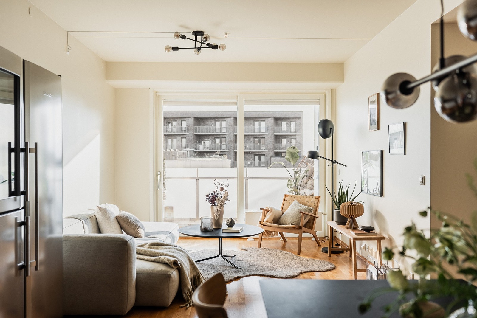 Fra stuen har du direkte utgang til en sydvestvendt veranda. Galleribilde