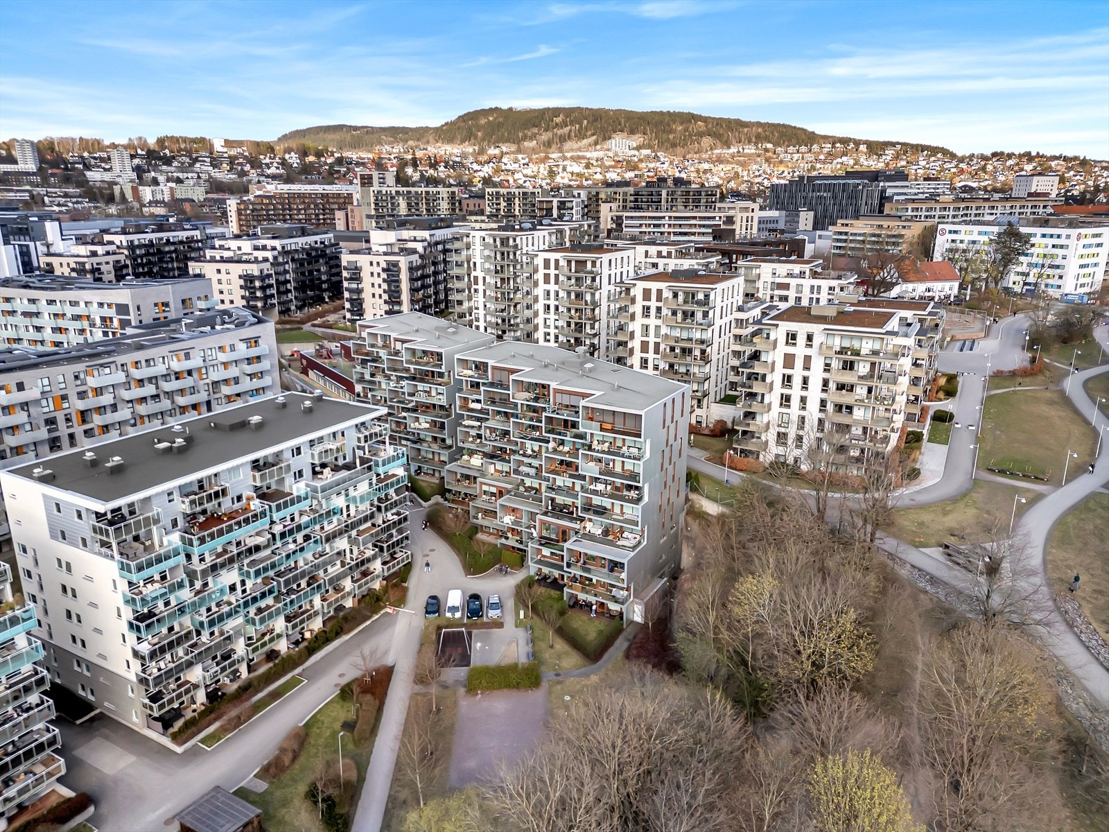 Nydalen har de siste årene gjennomgått en totalforvandling og er nå et urbant, levende og meget moderne bydelssenter. Galleribilde