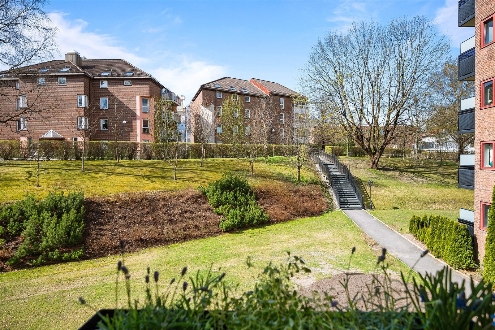 Maridalsveien Borettslag består av 356 (199 toroms og 157 ettroms) andelsleiligheter fordelt på 7 blokker. Galleribilde