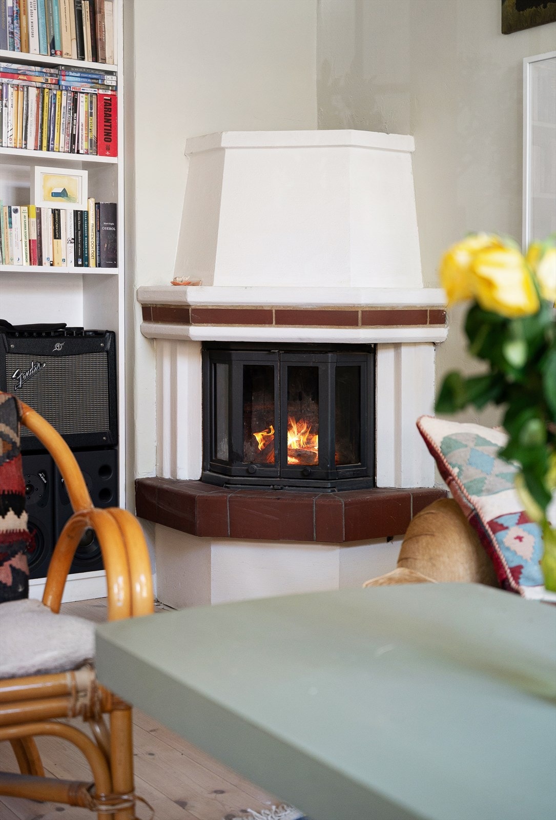 Leiligheten har en flott peis Galleribilde