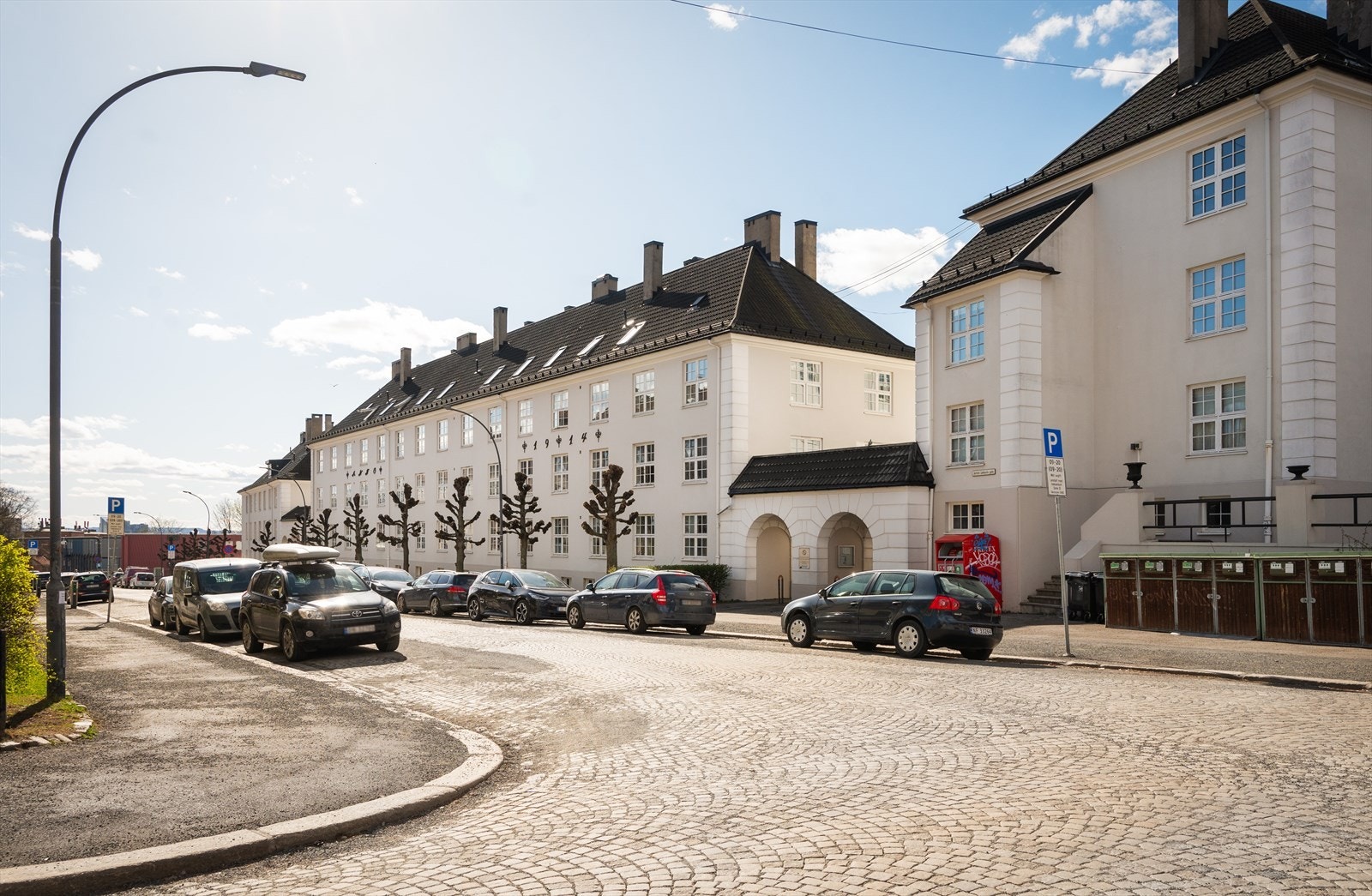 Leiligheten har en god intern beliggenhet i en lite trafikkert gate Galleribilde