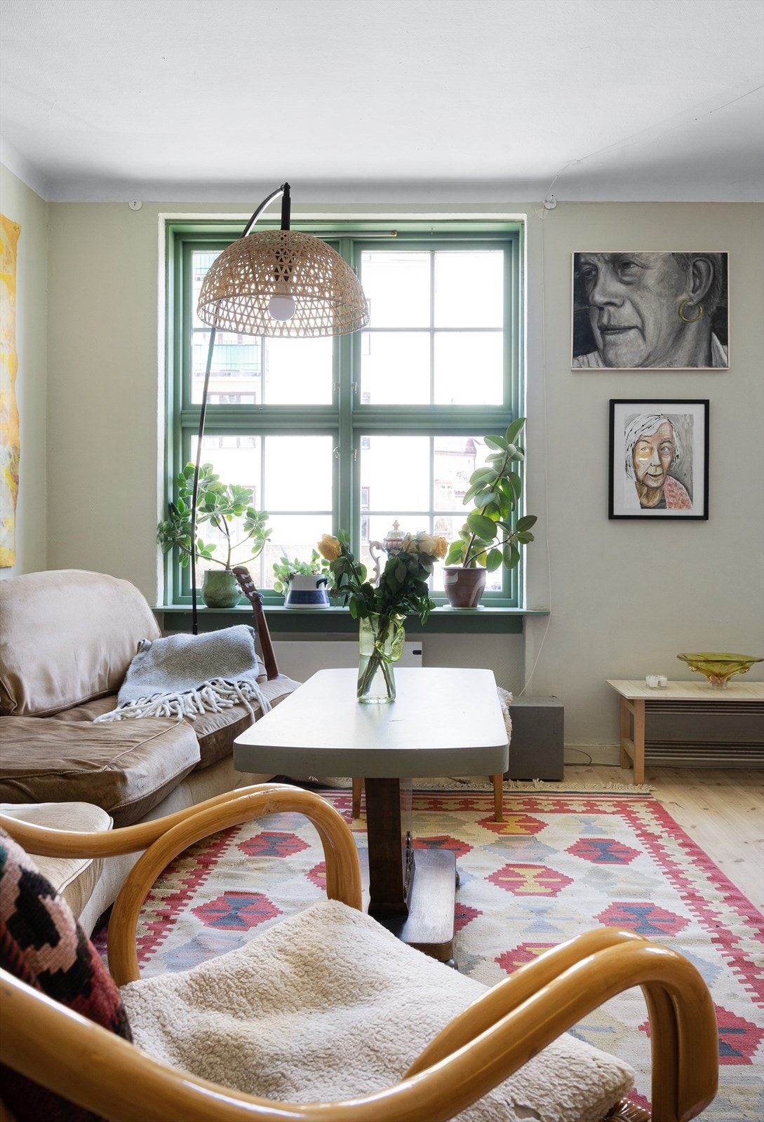 Klassiske vinduer og takhøyde på 2.56m Galleribilde