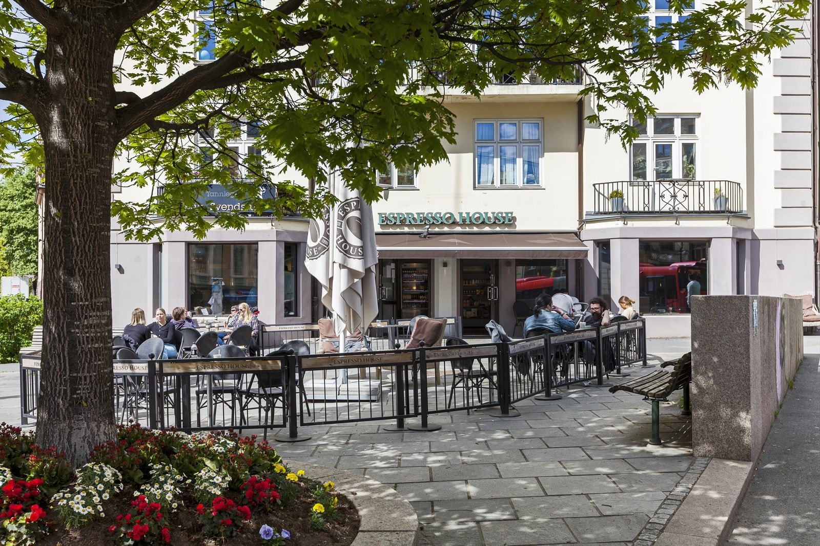 Nærhet til Torshov som er et hyggelig område med flere cafèer, restauranter, barer, m.m Galleribilde