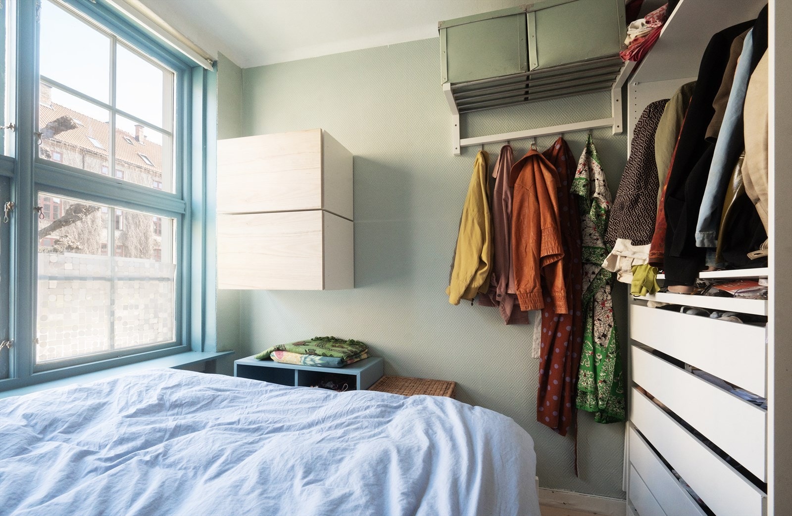 Soverommet er tilgjengelig fra baderommet og har en praktisk størrelse. Galleribilde