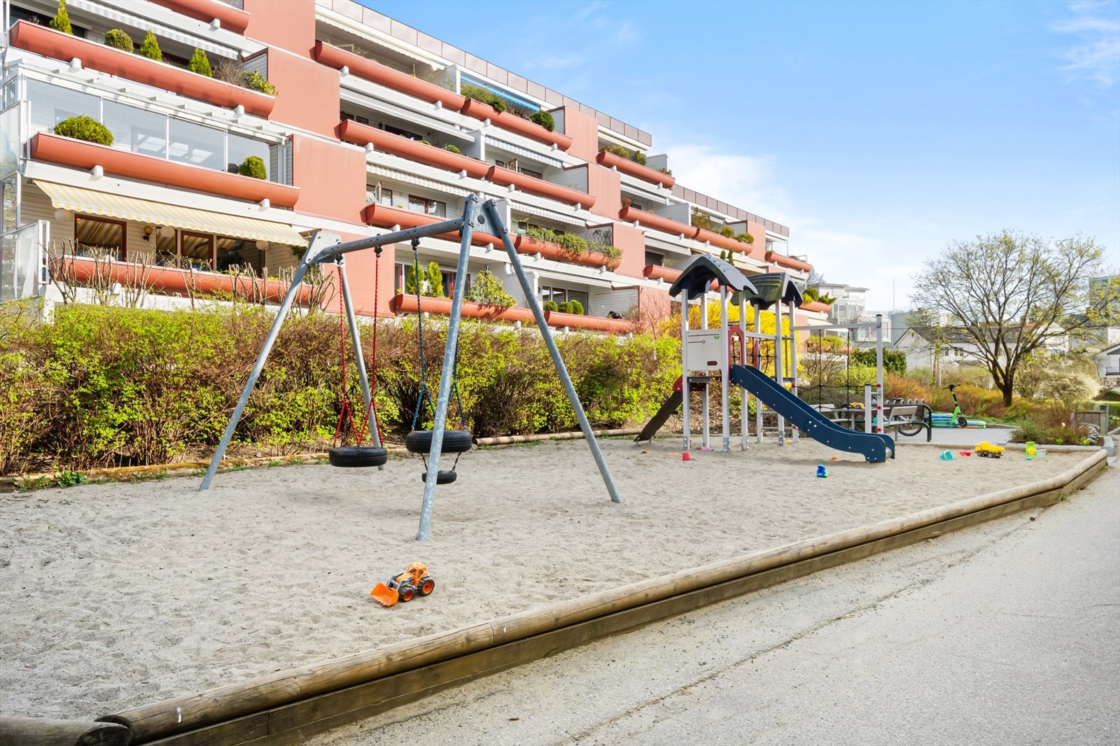 Hoffsgrenda Borettslag består av 10 terrasseblokker med til sammen 316 leiligheter Galleribilde