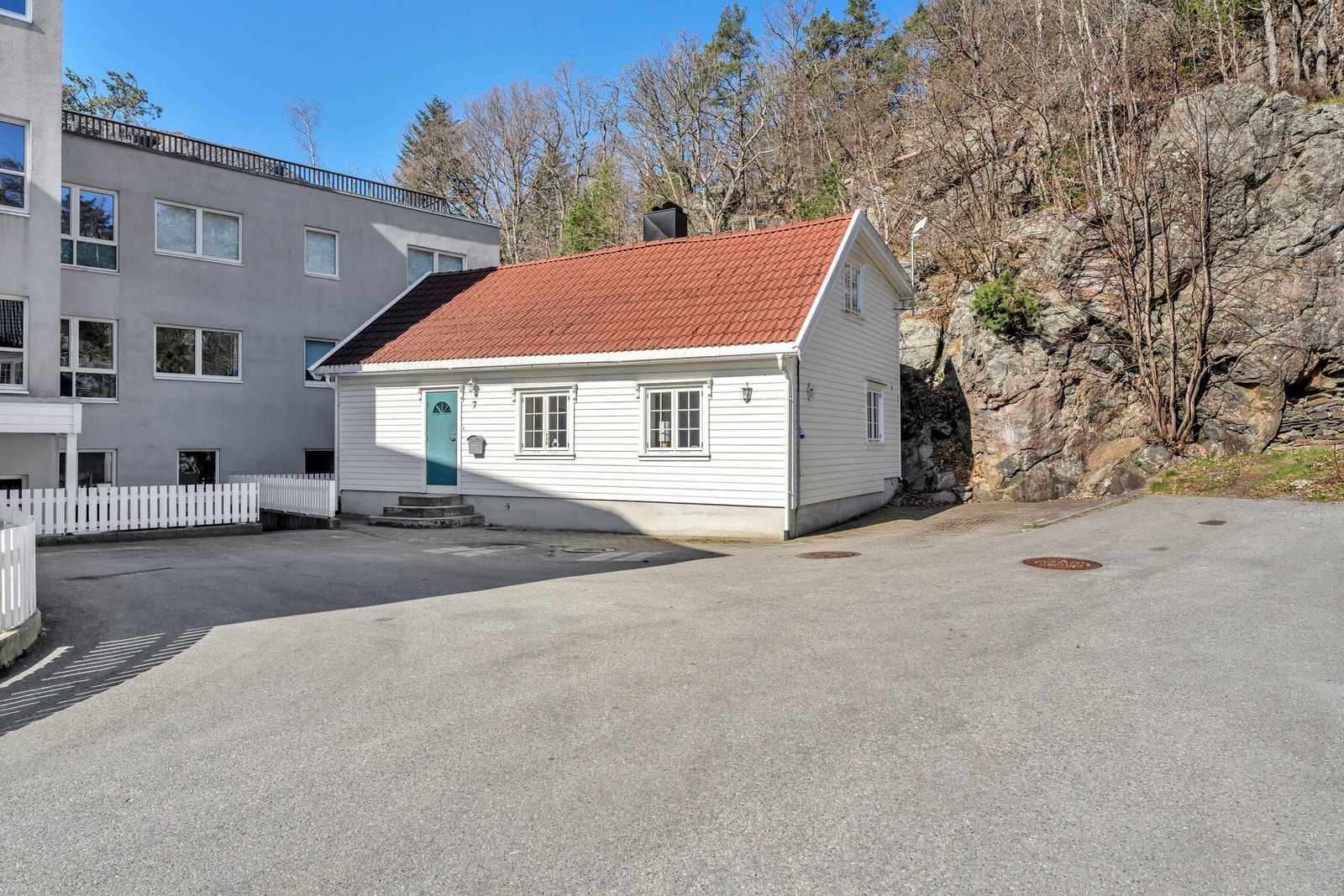 Velkommen til Frobusdalen 7 - koselig enebolig med parkering i garasjekjeller Galleribilde