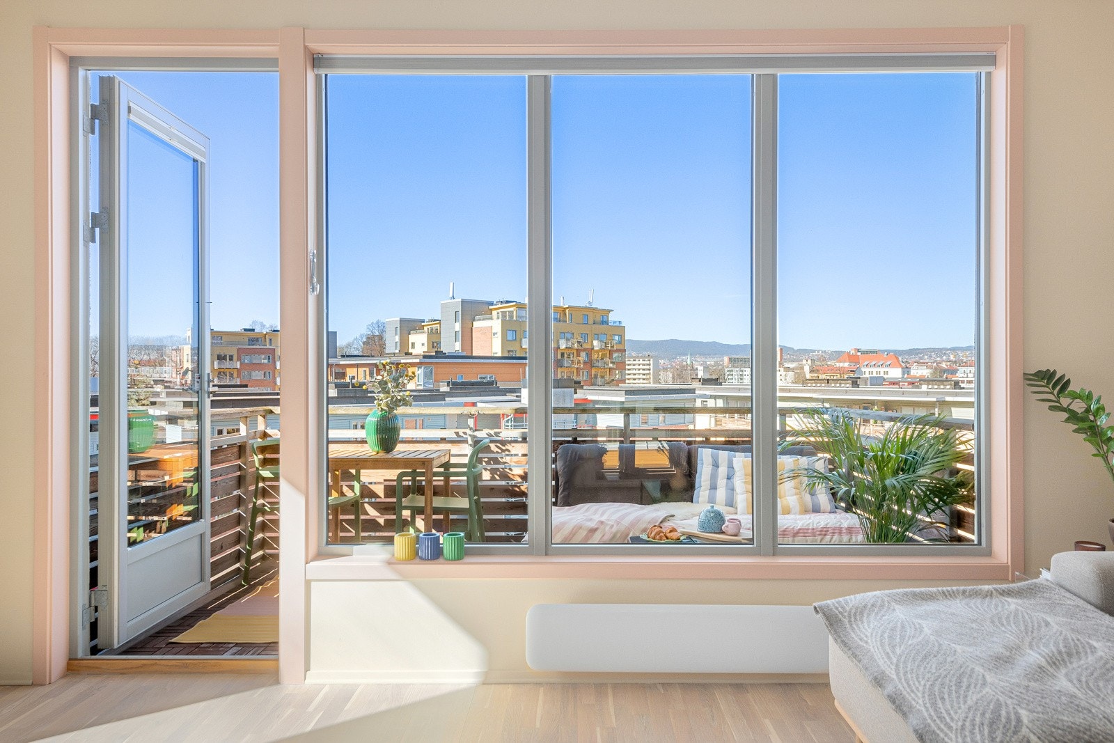 Her kan du nyte av gode solfohold og den fantastiske utsikten over byen Galleribilde