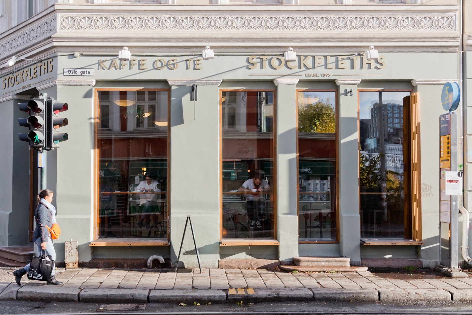 Det finnes flere restauranter og kaféer i nærområdet Galleribilde