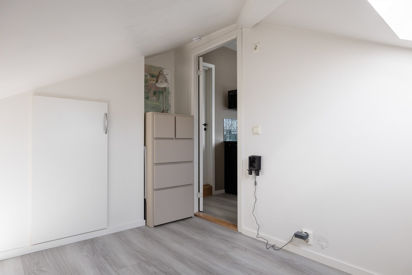 Videre har du en praktisk innvendig bod i tilknytning til rommet Galleribilde