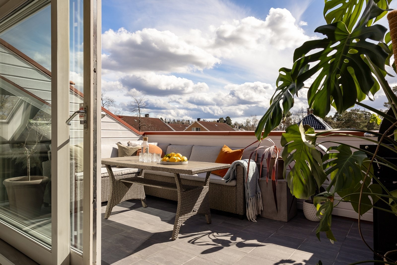 Terrassen er malt i 2024/25 Galleribilde