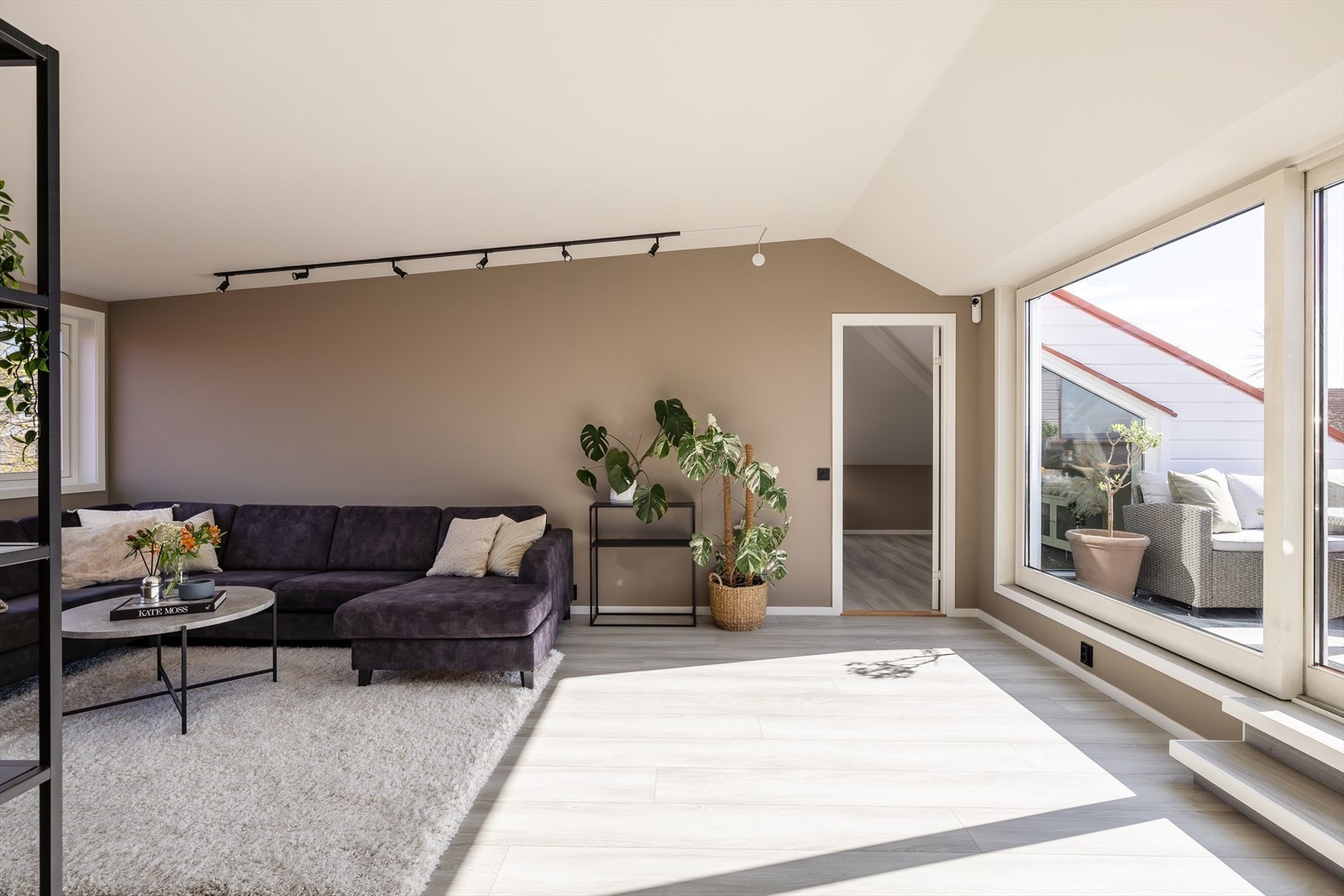 Nytt gulv i hele leiligheten fra 2020 Galleribilde