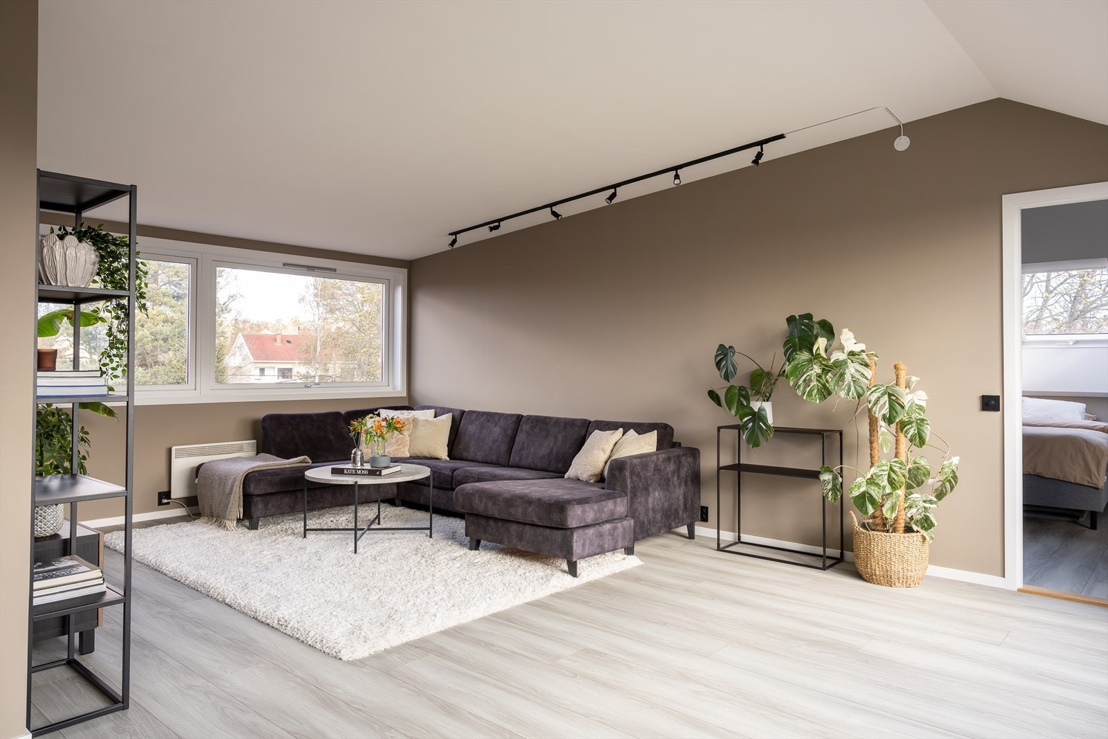 Hele leiligheten er også nymalt i 2024/25 Galleribilde