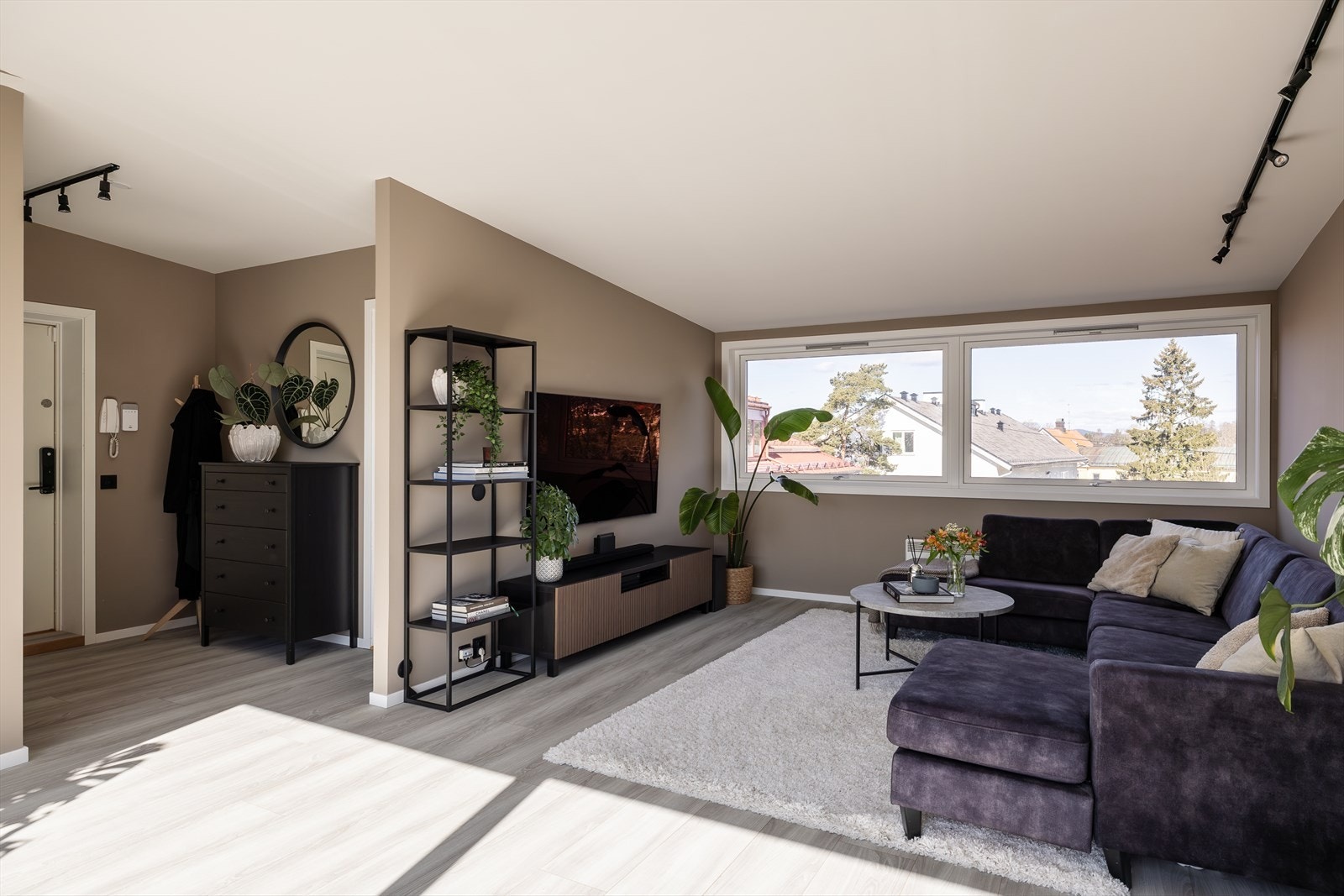 Leiligheten har en gjennomgående og innholdsrik planløsning Galleribilde