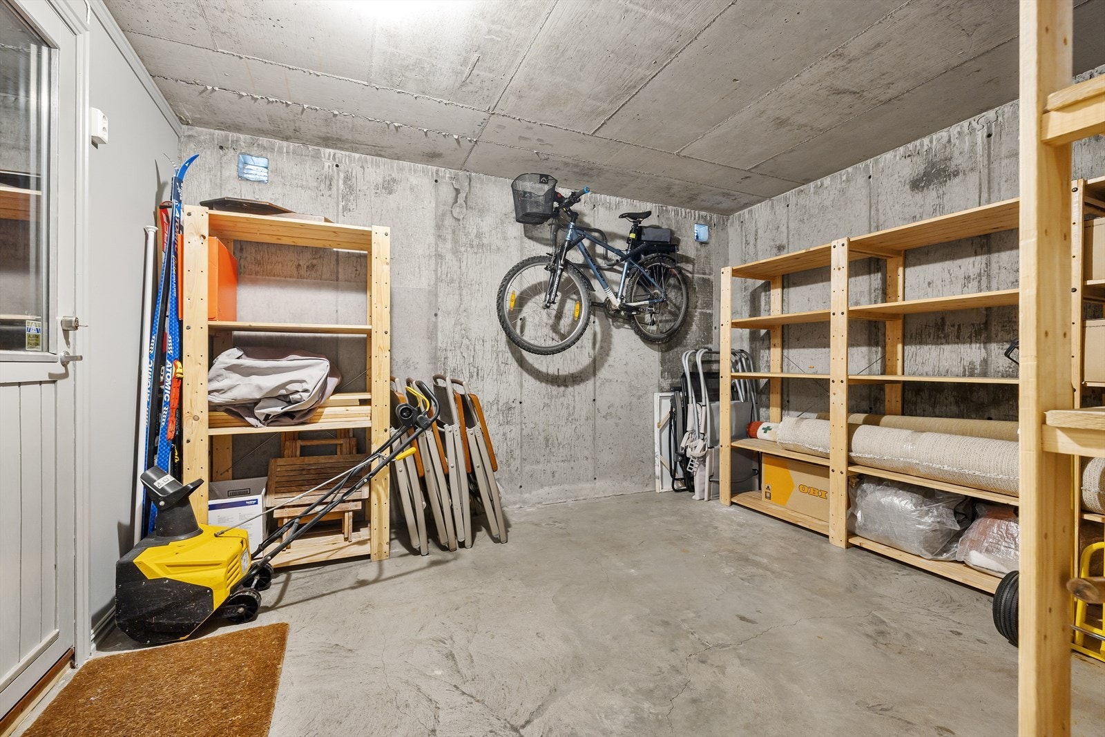 Redskapsbod med gode lagringsmuligheter. Galleribilde