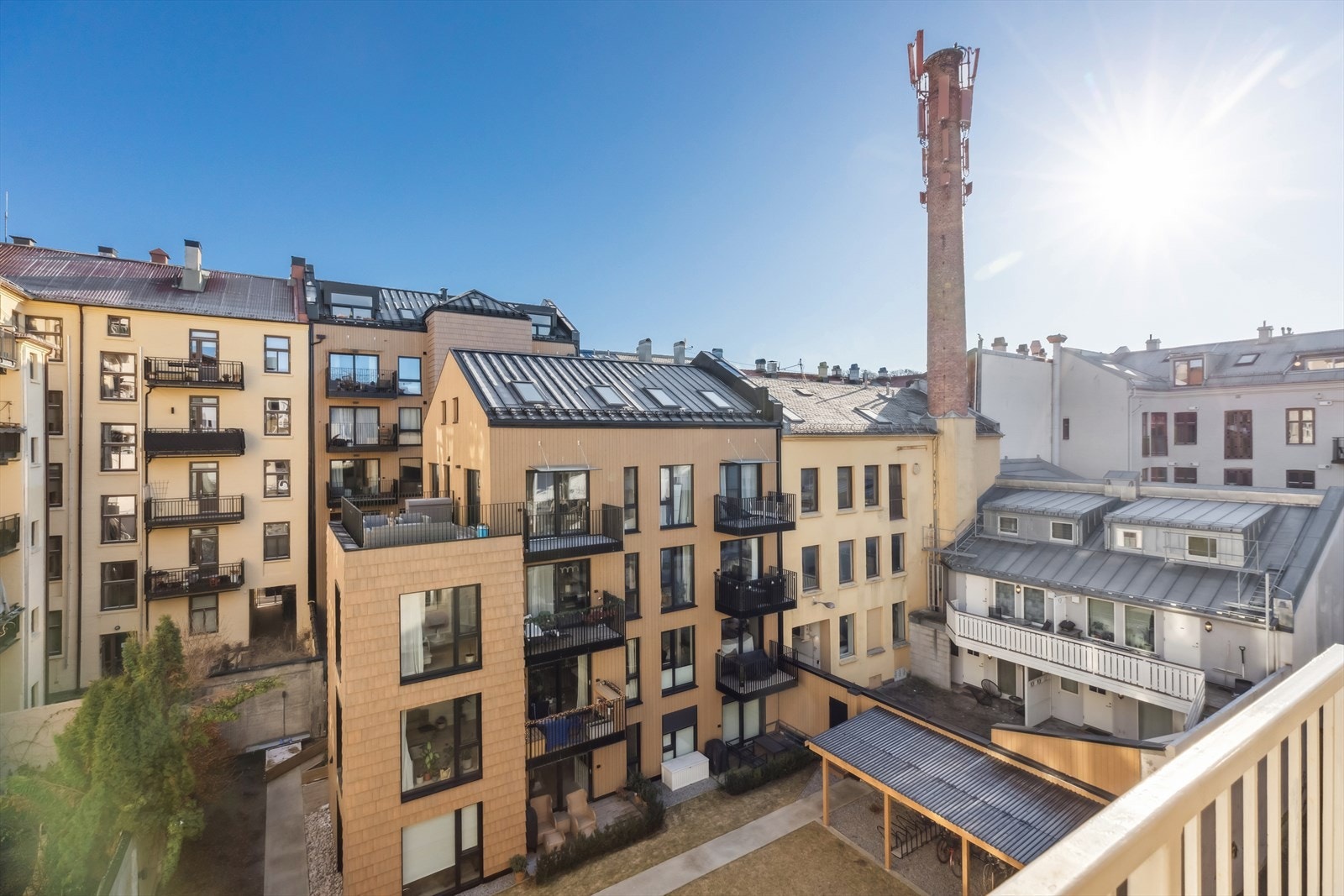 Det er fin utsikt mot bakgården. Galleribilde