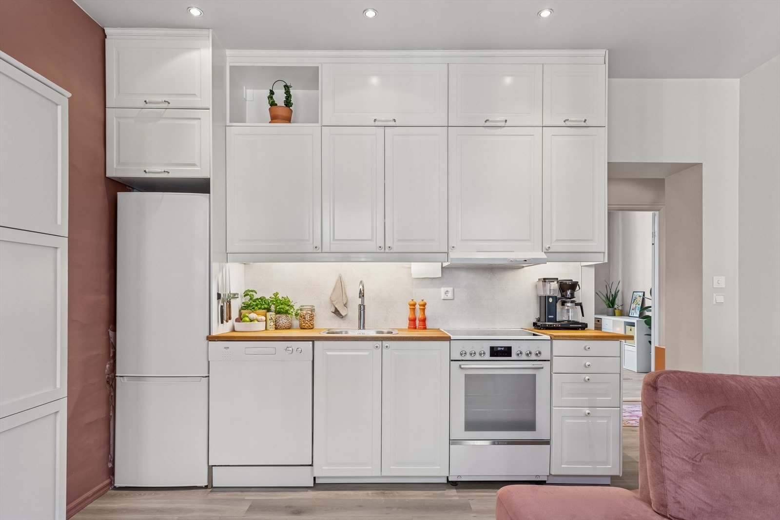 Kjøkkeninnredningen ble oppgradert av dagens eier i 2020. Galleribilde