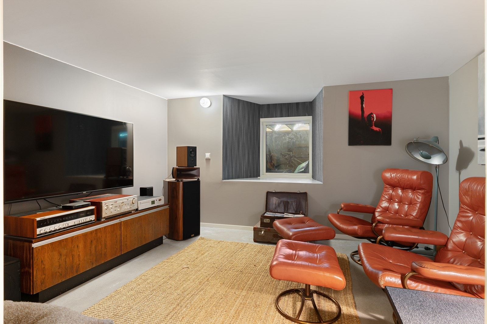Kjekk kjellerstue/kino-rom med gulvvarme Galleribilde