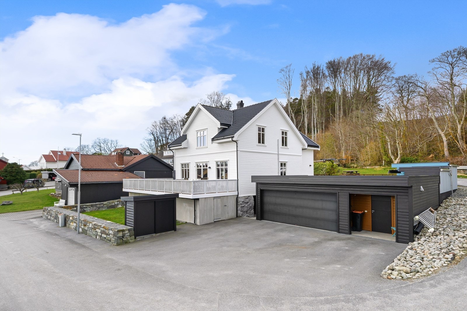 Her har man en fin balanse mellom roen på landet og nærhet til byen Galleribilde