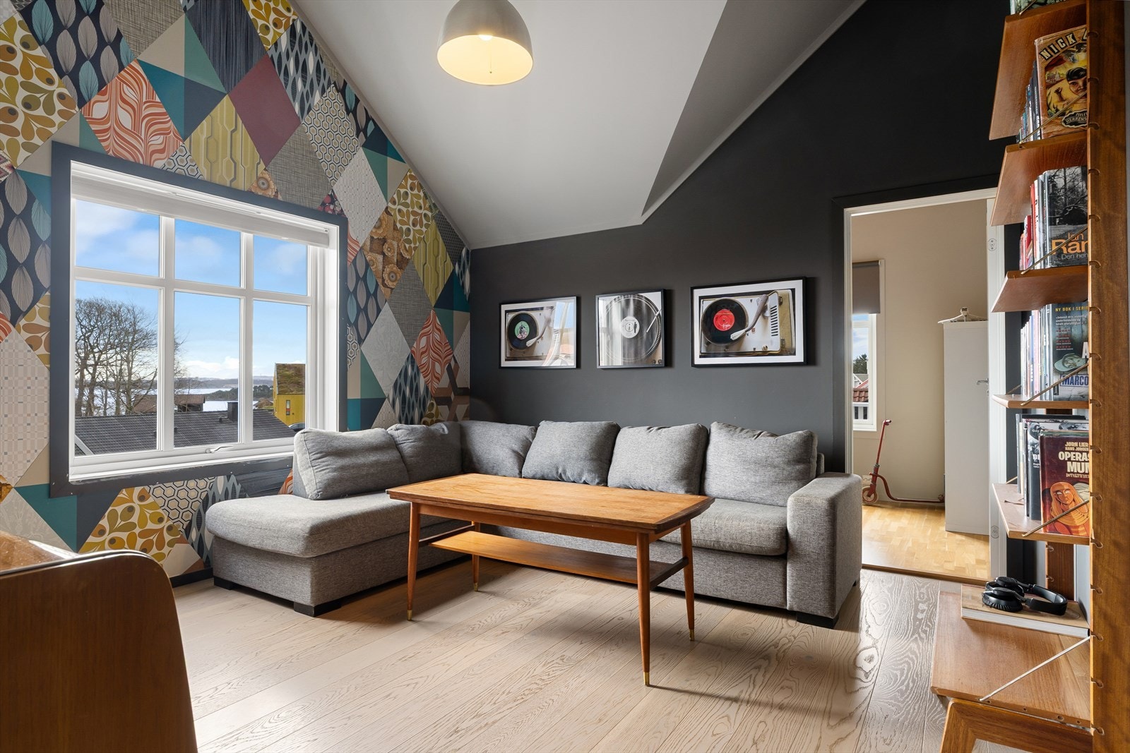 Luftig loftstue med flott utsikt Galleribilde
